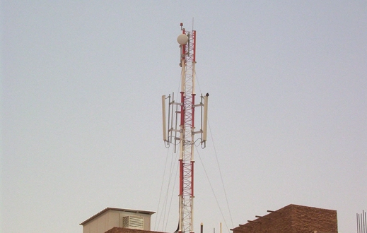 Por que as torres móveis nos telhados estão transformando a infraestrutura de telecomunicações urbanas?