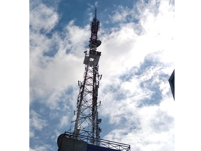 Vídeo da torre de telecomunicações do telhado
